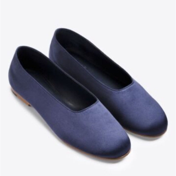 Vince Maxwell Italian Satin Navy Glove Flats - Picture 4 of 4